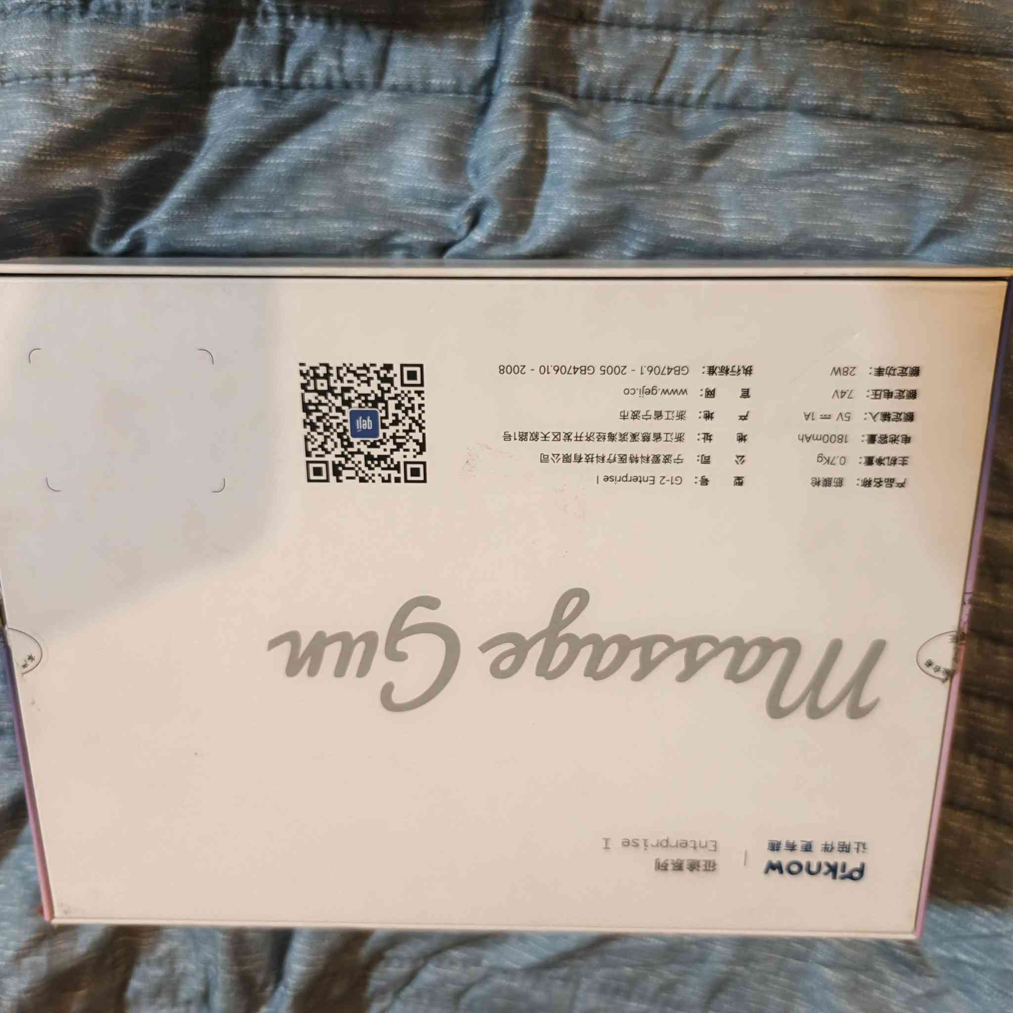 هذا المنتج هو مسدس تدليك عضلات من نوع (Piknow) المصمم لتخفيف آلام العضلات وتيبسها. 
الاستخدام: يستخدم تقنية التدليك الإيقاعي العميق للمساعدة في تسريع استشفاء العضلات وتقليل التوتر. 
الملحقات: يأتي الجهاز مع أربعة رؤوس تدليك قابلة للتبديل لاستهداف مجموعات عضلية مختلفة. 
الميزات: يتميز بتصميم مريح، إعدادات سرعة قابلة للتعديل لتخصيص شدة التدليك، وبطارية طويلة الأمد. 
المحاذير: يُنصح بعدم استخدامه مباشرة على العظام، المفاصل، أو الجروح المفتوحة لتجنب الكدمات


**إذا كنت صاحب هذا الإعلان وتريد حذفه لأي سبب، رجاءا أرسل رسالة إلى الدعم الفني**