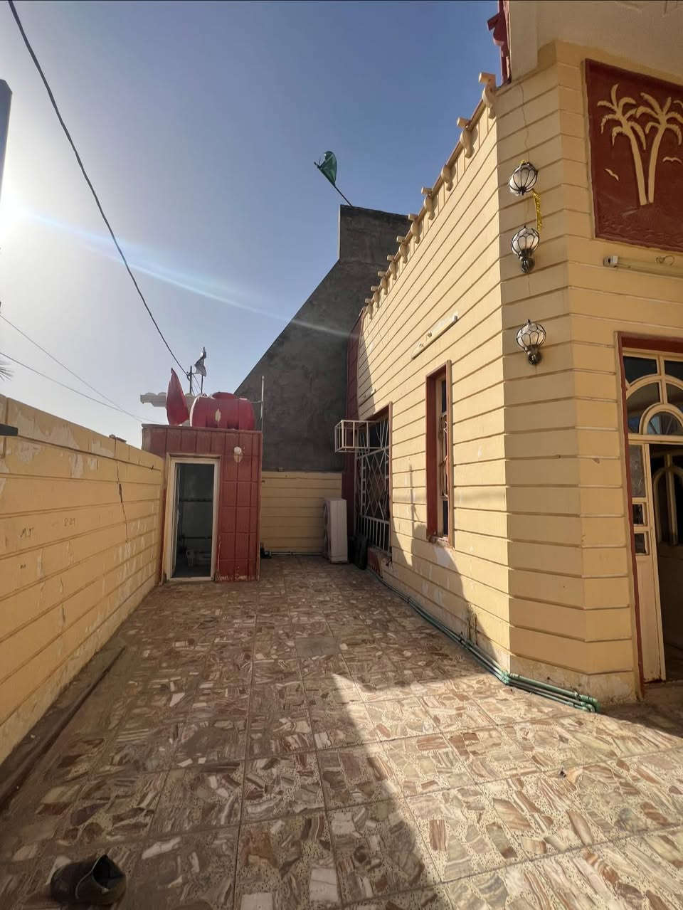 بيت للبيع  ركن طابو صرف مساحة 282 الموقع حي الجمهوري 
بناء طابوك اساس كونكريت سقف عگادة 
يحتوي على 2 غرف واستقبال وصالة ومطبخ حار وبارد وصحيات داخلية وخارجية وكراج خلفي 
للتواصل اتصال او واتساب 
***********
