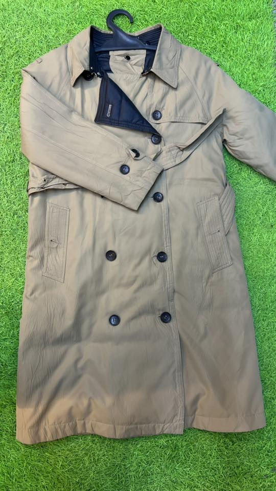 ترانش كوت نسائي  قطع كلش حلوه وشرط نضافه 
متواجدين من الساعه 8 صباحا الى 11 مسائا 
سعر القطعه ب 12. الف بس 
موقعنه ذي قار قضاء الفجر شارع ابوًجمال مجاور مطعم انوار المدينه المدينه سابقا 
للتواصل *********** اتصال أو واتساب
