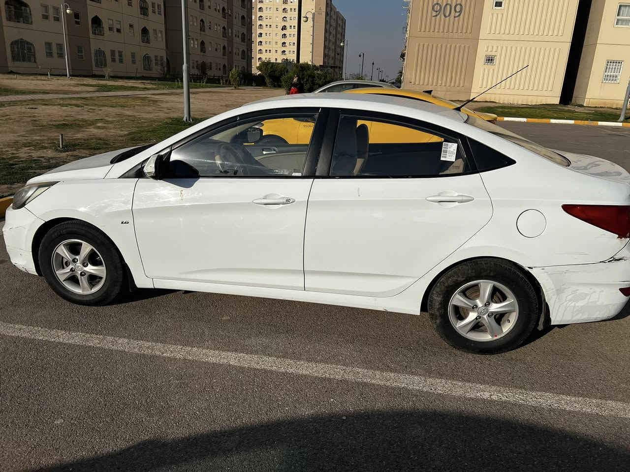 اكسنت موديل 13 مكفوله بيها شخوط 
السعر 98 عنوان بسمايه 
***********
