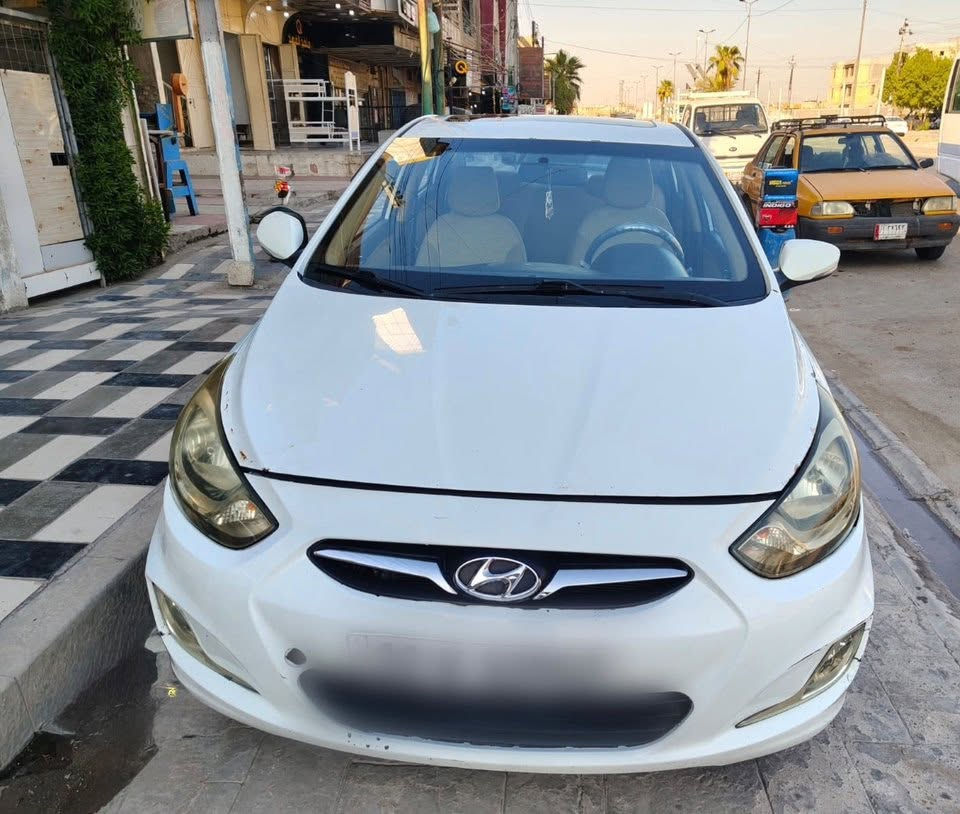 للبيع هيونداي أكسنت 2014

* محرك 1600 سي سي
* خليجي
* لون أبيض
* رقم بغداد
* تبريد ممتاز
* بطارية جديدة
* صدر نظيف
* فول مواصفات:
    * فتحة سقف
    * إشارات بالمرايا
    * تحكم بالستيرن
    * شاشة جديدة
    * كاميرا خلفية

الملاحظات:

* ضربة في الجاملغ الأمامي الأيسر.
* ضربة  في الجاملغ الخلفي جهة فتحة البنزين.
* توجد بعض الرصعات، وجميعها موضحة بالصور.

السعر: 87 ورقة  (بيها مجال).

للاستفسار والاتصال:
***********
