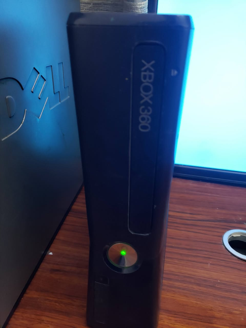 عندي اكسبوكس ٣٦٠ كامل مع يدات ثلاثه اصليات و وحده  تجاري  ذاكرة 350 مراوس ب بلي فور


**إذا كنت صاحب هذا الإعلان وتريد حذفه لأي سبب، رجاءا أرسل رسالة إلى الدعم الفني**