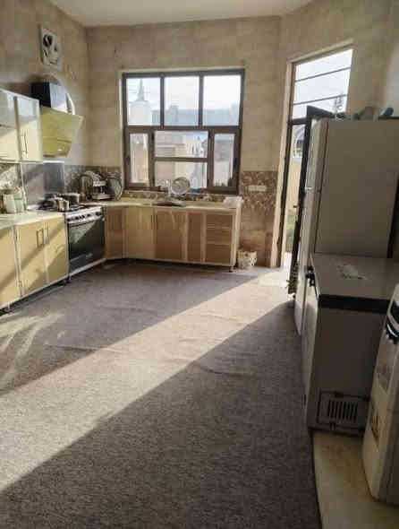 سلام عليكم 
بيت مساحه 300م 
وجه 15 نزال 20 بناء درجه أولى 
سنه البناء 2021/2020 طابوق 
المكان حي الأسرى الزراعي قرب حسينيه ابا الحسن قريب عل شارع الرئيسي 
تفاصيل متكون البيت من 2 غرف نوم واسعه واستقبال معزول وهول معزول وصاله داخليه ومطبخ وصحيات داخليه وخارجيه وحديقه وكراج خريطه حلوه ومرتب 
السعر 135 وبي مجال للأستفسار الأتصال على 
***********
