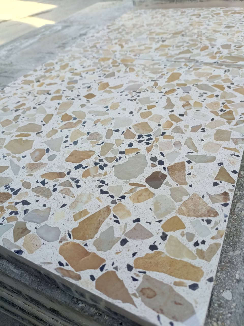 ​🏗️ مجمّع ومقاولات "أبو حسين" للتجهيز والإنشاءات 🏗️
بعون الله، نعلن عن استعدادنا التام لتجهيز وتنفيذ كافة الأعمال الإنشائية بأعلى المواصفات:
​🛠️ قسم المقاولات العامة:
​نحن مستعدون لاستلام كافة مشاريعكم ( كرستة وعمل )، وبإشراف مباشر لضمان الدقة والمتانة في التنفيذ.
​🧱 قسم التجهيزات الإنشائية:
​كاشي: بكافة أنواعه ونقشاته العصرية.
​بلوك: بلوك كهربائي أوتوماتيك (درجة أولى) للمشاريع والمنازل.
​أشتايكر سطح: متوفر قياس (80×80) سم.
​أشتايكر تخصصي: للكهرباء، الدوائر الحكومية، والمشاريع قياس (60×40) سم.
​مقرنص: بكافة الأشكال والألوان لتبليط الساحات والممرات.
​بايات درج: نظام "تعليك" بتصاميم مميزة.
​ديكورات حدائق: سندانات، مصاطب جلوس، وكافة مستلزمات الحدائق.
​📞 للتواصل والاستفسار:
​للحجز أو الاستعلام عن الأسعار، يرجى الاتصال بـ أبو حسين على الرقم:
➡️ ***********
​📱 متوفرون أيضاً على واتساب لنفس الرقم.
​مستعدون لتجهيز المشاريع الكبرى والدور السكنية.. دقة في المواعيد وجودة في العمل.
