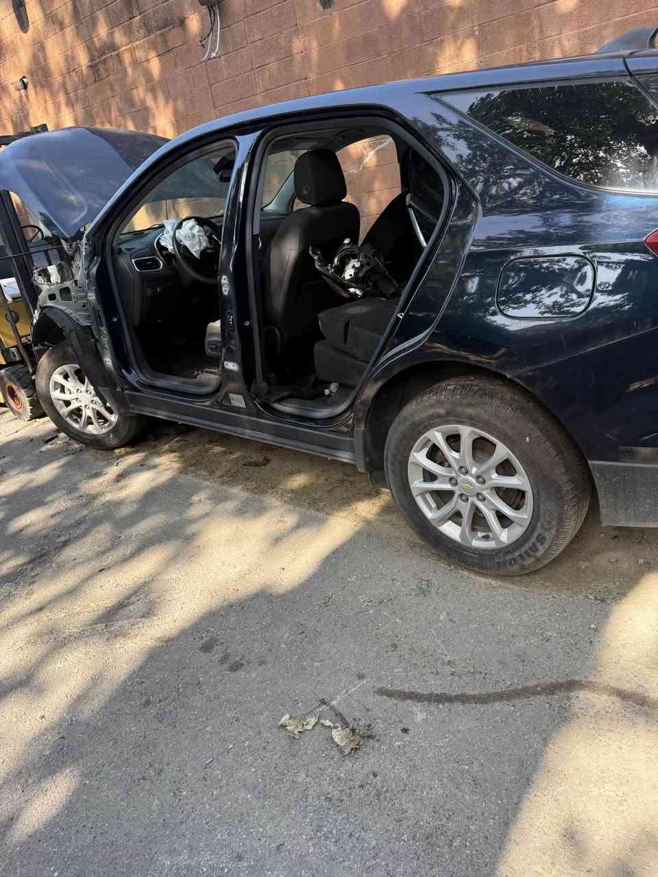Part out 2021 Chevy equinox  
Paint code 328E Dearborn Heights, MI


**إذا كنت صاحب هذا الإعلان وتريد حذفه لأي سبب، رجاءا أرسل رسالة إلى الدعم الفني**