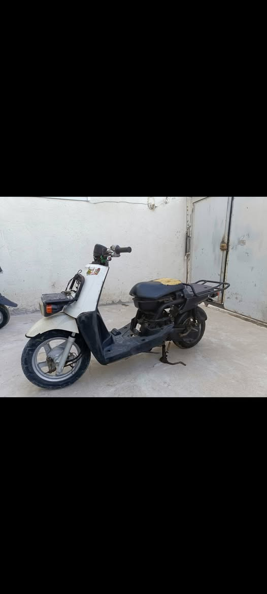 بيكم ياباني ام الراديتر دراجه متروكه شغلتها ما شتغلت سلف هندر كهربائيات كلها شغاله سعره ٢٠٠   اكثر شي كابريته ***********
