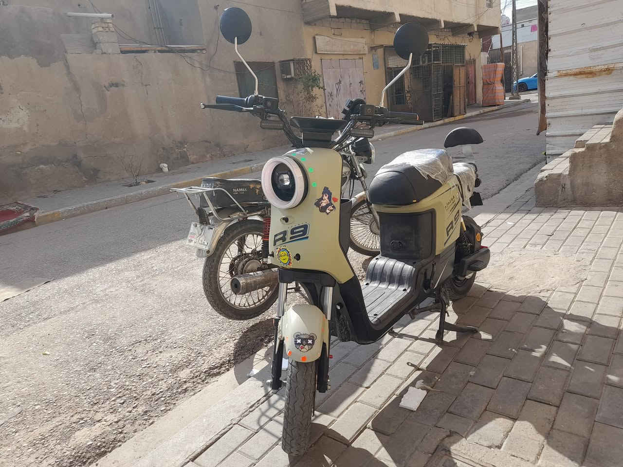 سلام عليكم دراجه شحن أر 9 سعر 400 بيها مجال  منكاني بصره طوسه قرب جسر الاحمر  ***********
