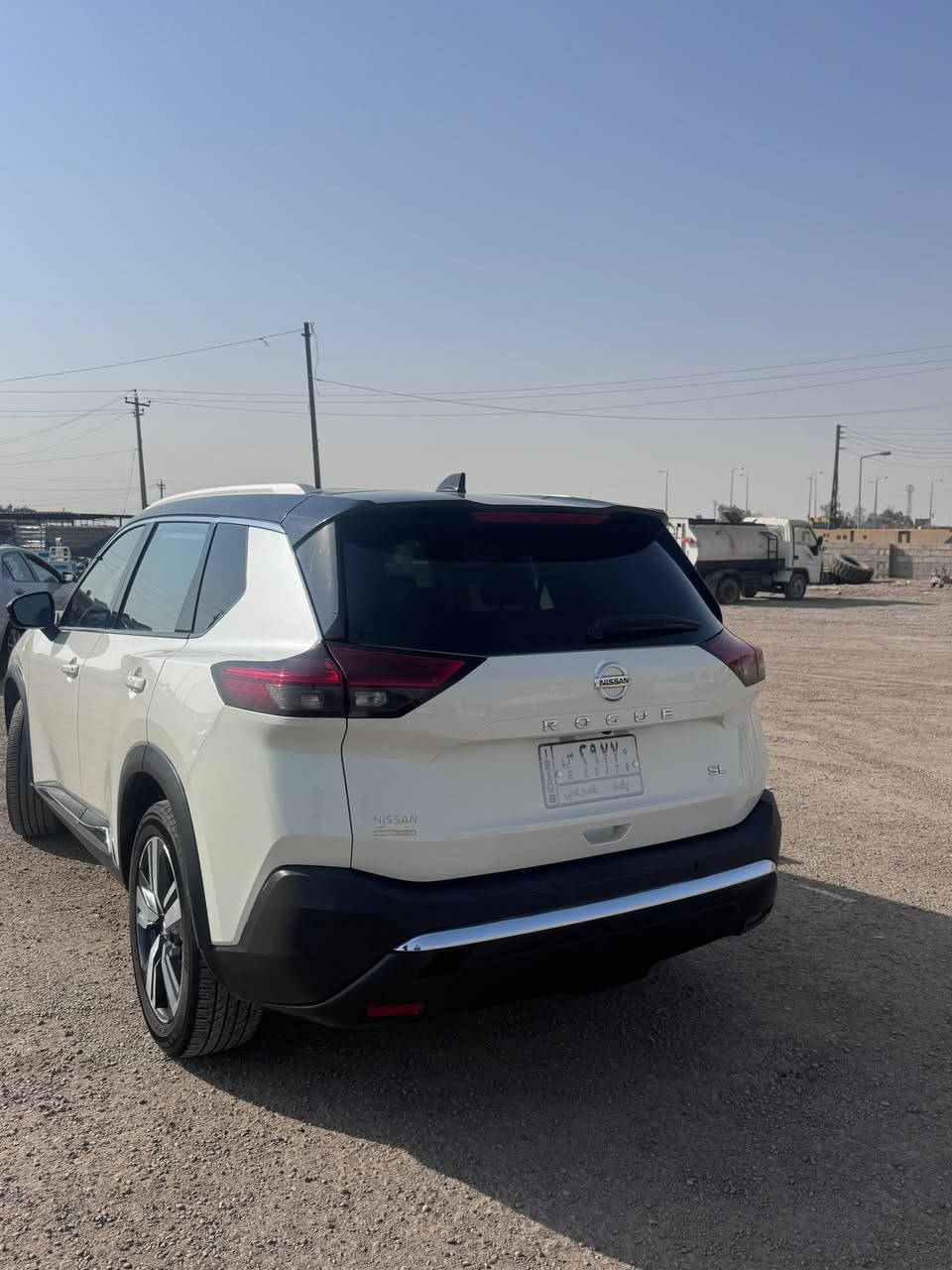 � نيسان روج 2021 SL تو كلر (أبيض + أسود)
ماشيه 78 ألف كم 🔥
شرط المحرك والكير والصدر ✅
رقم بغداد مشروع وطني باسمي السنوية
شرط التحويل والغرامات 💯

الضرر: بنيد مبدل تجاري + جاملغ أيسر تعديل بارد
السحب أمامي (مو فورويل)

✨ مواصفاتها:

 • كشنات جلد كهربائية بخزن وضعية السائق
 • رادارات أمامية + خلفية + نقطة عمياء
 • قيادة ذاتية كاملة
 • 5 كاميرات 360°
 • نظام صوت BOSS (6 سماعات)
 • أوتو هولد + مثبت سرعة
 • تدفئة وتبريد مقاعد
 • جنطة كهربائية + سقف بانوراما
 • شاشة بلادية + حساسات كاملة
 • تايرات جديدة ولوك
 • فول ادامة مناقصها اي شي 

📍 الموقع: كركوك 
💰 السعر: 185


**إذا كنت صاحب هذا الإعلان وتريد حذفه لأي سبب، رجاءا أرسل رسالة إلى الدعم الفني**