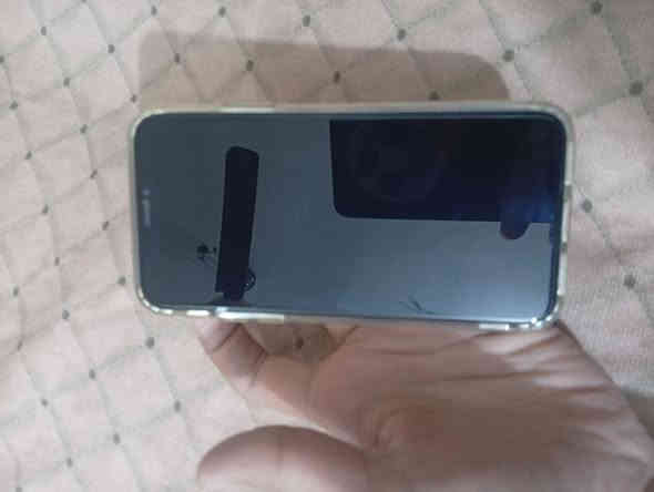 ايفون XS
—————————————
الجهاز بلادي نضيف كلش كلشي ممبدل بي 
نموذج M
البطاريه 77 بلاديه ممبدله
ذاكرته 64
الجهاز كلشي شغال بي بس بي خلل نقاط سود بلكلمره بس من تحطها بورتريه ميبينن 
مكاني بغداد البياع حي التراث 
السعر 170 
رقمي ***********
