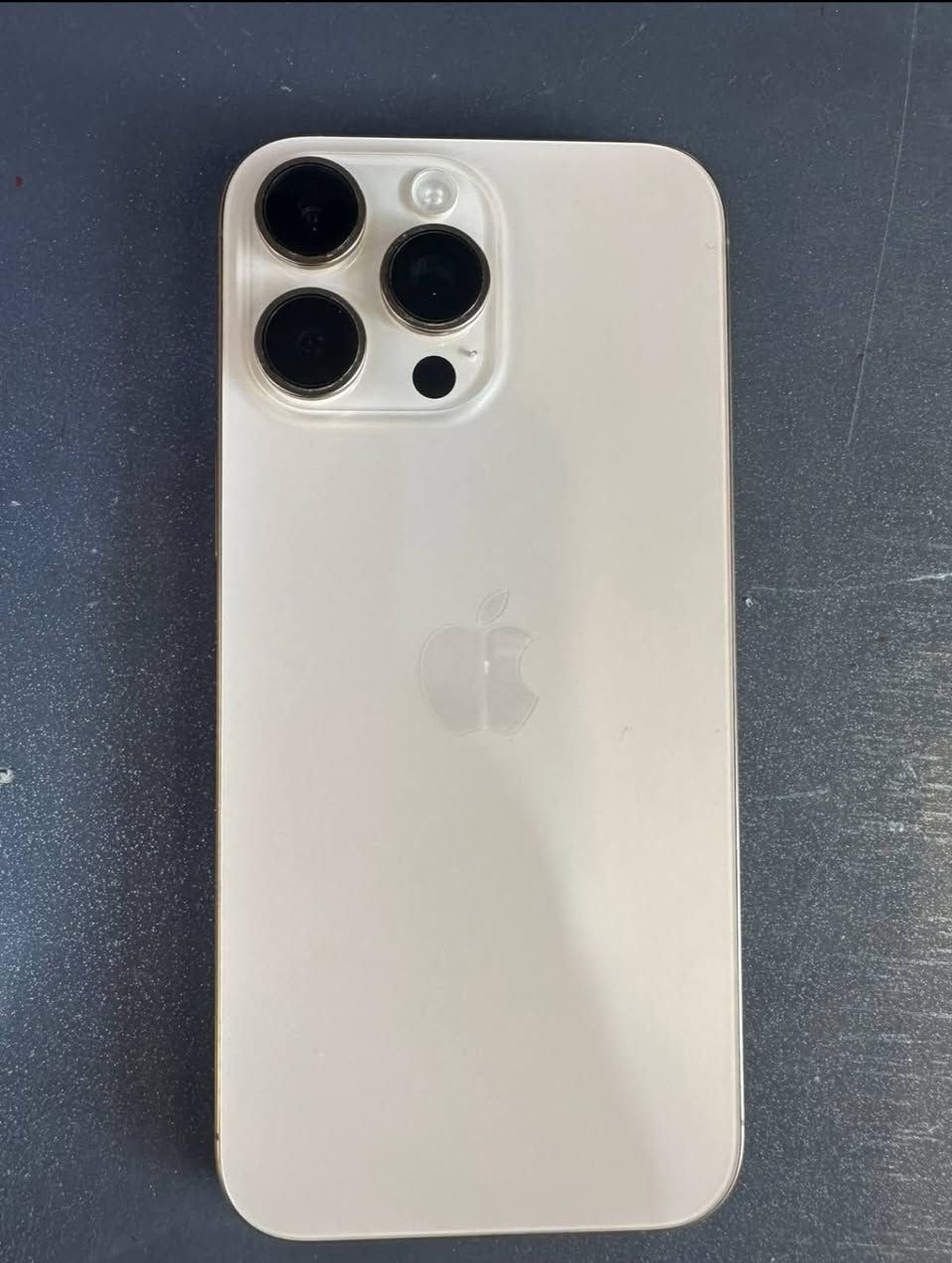 ايفون 16 برو ماكس ذاكراة 256جهاز جديد جدا السعر مليون و450 مكان بغداد الشعب رفم بس واساب ***********
