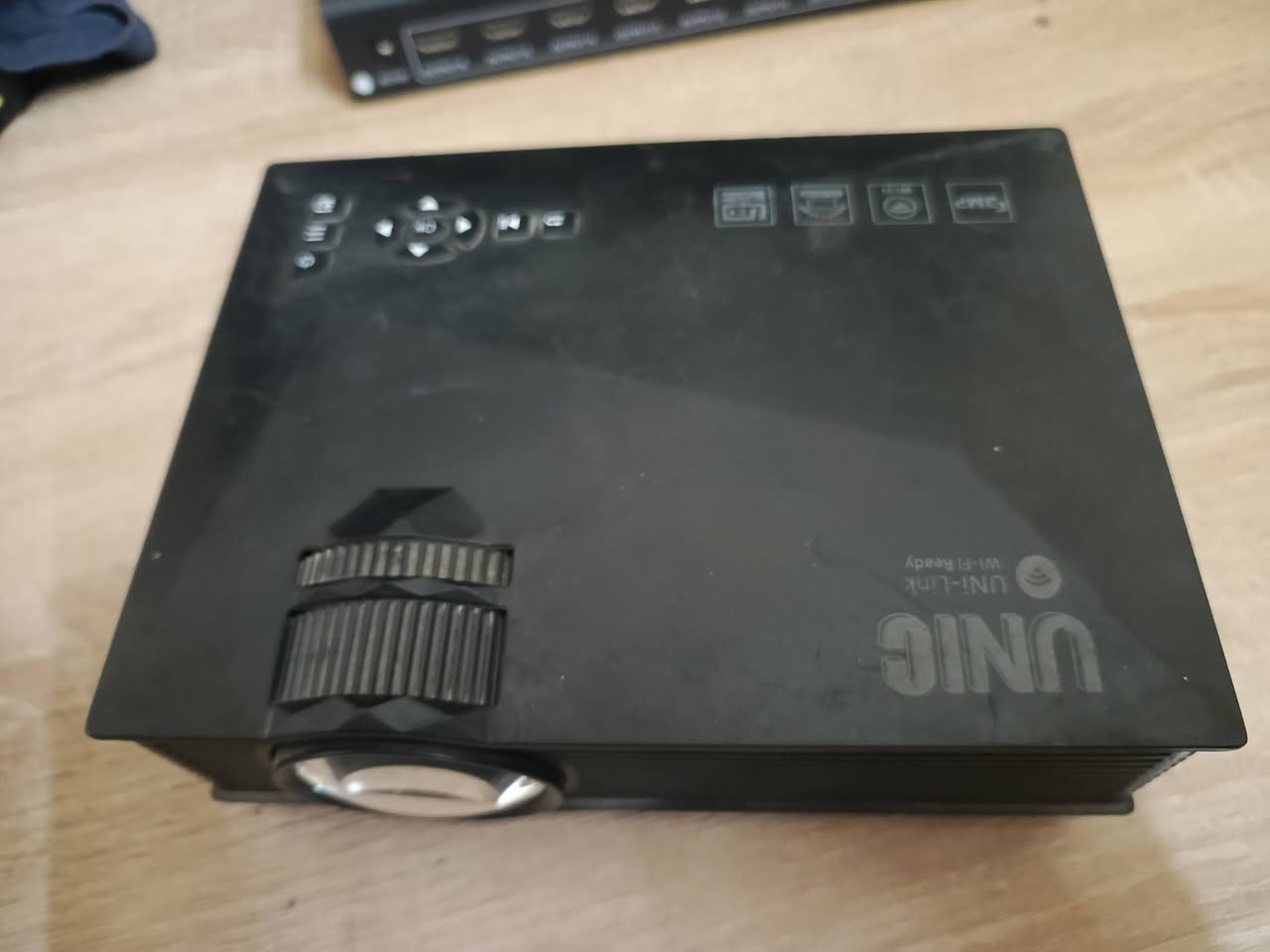 داتا شو
السوده شغاله وايفاي وhd وكامله كلشي شغال والبيضه تشتغل بس تعرض صوره بيضاء اعرضه فحم ثنيهن ب 50 متوفر توصيل لجميع المحافظات 
متواجد خاص وو واتساب ***********
