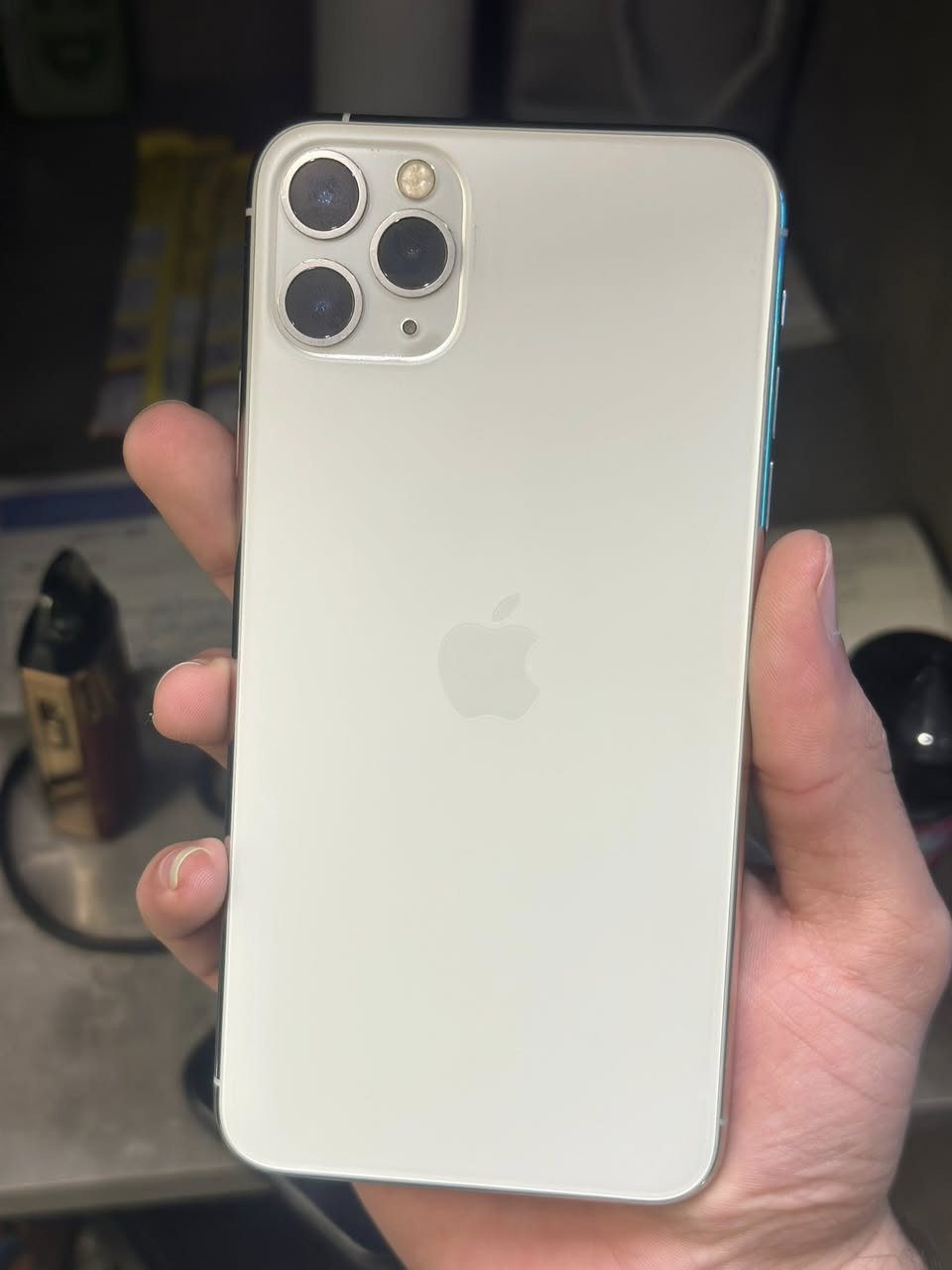 11 برو ماكس
وتر جهاز ممفتوح ونظيف
بطارية 72 
ذاكره 265
الشخط ب لزكة الجهاز نظيف 
275 وبي مجال قليل 
***********
