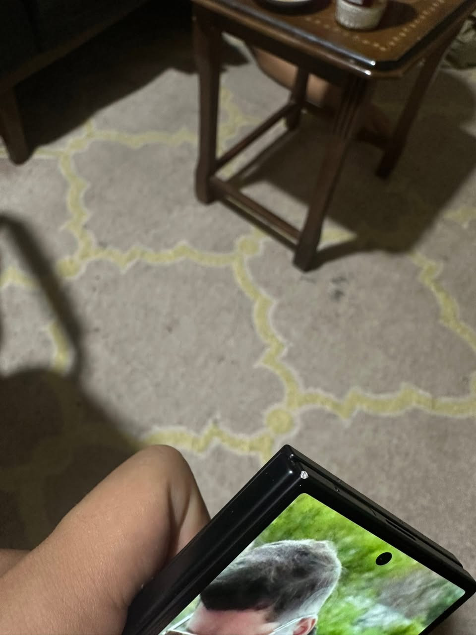للبيع: Samsung Galaxy Z Fold7 (1TB)
 • الموديل: Samsung Galaxy Z Fold7
 • السعة: 1 تيرابايت (1TB)
 • اللون: أسود
 • مدة الاستخدام: 4 أشهر
 • الحالة: ممتازة جدًا
 • الخدوش: خدوش بسيطة جدًا في إحدى الزوايا فقط، ولا تؤثر على الاستخدام.
 • الشاشات: الداخلية والخارجية بحالة ممتازة.
 • البطارية: ممتازة، وتظهر من الاستخدام الحالي أنها بحالة شبه جديدة (الاستخدام منخفض جدًا).
 • الأداء: سريع جدًا ولا توجد أي مشاكل أو أعطال.
 • الملحقات: مع العلبة الأصلية.

أهم المواصفات
 • شاشة داخلية Dynamic AMOLED 2X قياس 8.0 بوصة بمعدل تحديث 120Hz.
 • شاشة خارجية Dynamic AMOLED 2X قياس 6.5 بوصة بمعدل تحديث 120Hz.
 • معالج Snapdragon 8 Elite for Galaxy.
 • ذاكرة تخزين 1TB.
 • ذاكرة RAM 16GB.
 • كاميرا رئيسية 200MP.
 • كاميرا واسعة 12MP.
 • كاميرا تيليفوتو 10MP (تقريب بصري 3x).
 • كاميرتان أماميتان.
 • بطارية 4400mAh مع شحن سريع سلكي ولاسلكي.
 • مقاومة للماء بمعيار IP48.
 • يدعم 5G و Galaxy AI.
السعر 2300,000 مليونين وثلاث مئة الف


**إذا كنت صاحب هذا الإعلان وتريد حذفه لأي سبب، رجاءا أرسل رسالة إلى الدعم الفني**