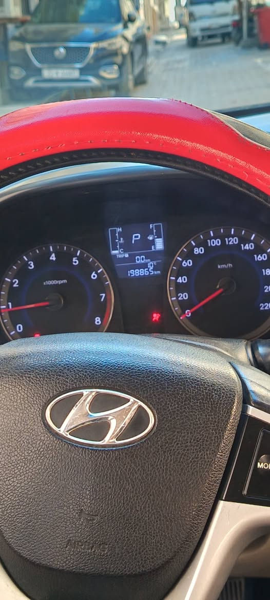 سلام عليكم اكسنت ٢٠١٦ خليجي محرك ١٤٠٠ خير من الله السياره تدفئه  تبريد ويه السويج شاشه الصدر ٧٠٪ بيها ملاحضات اتصل واني افهمك السعر ٨٢ او مراوس 
***********
