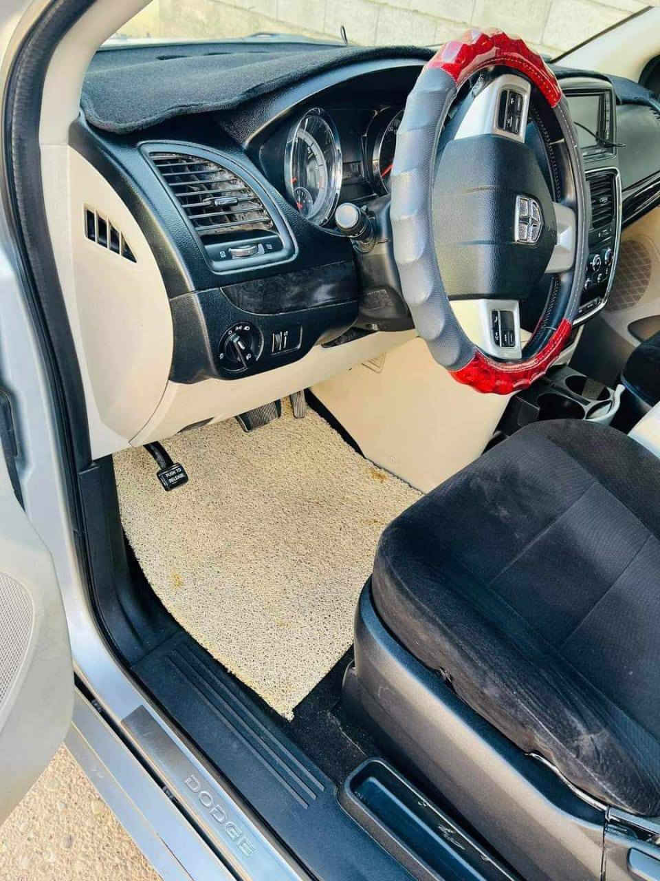 دوج كرفان سياره جاهزه مكينه وكير وحداديه تخم تايره كهربائيات كله شغال تبريد تدفئ بيه جاملغ امامي مصبوغ واربع أصابع من تكمه الباقي كفاله السعر 140وبيه مجال *********** و***********
