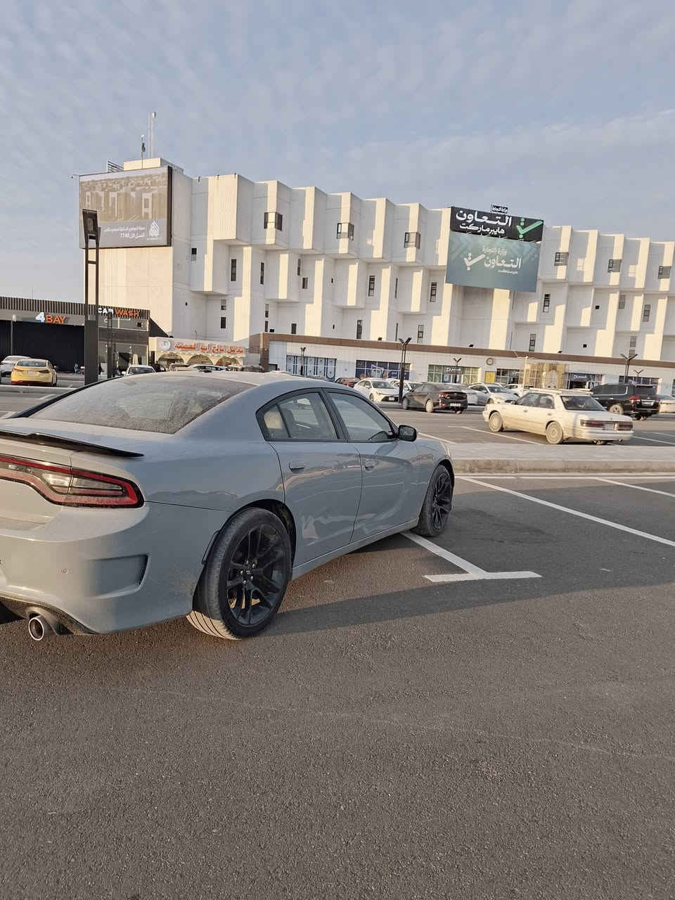 يالله يارزاق السلام عليكم سيارة نوع دوج جارجر لون سموك موديل 2021 فول مواصفات توويل مكينة 6 سلندر ماشية 96 الف رقم بغداد مميز وارد امريكي حادثه جاملغين وبنيد مكانه بغداد اخوان ممتواجد على الفيس  سعره  195 ورقة رقم الهاتف ***********
