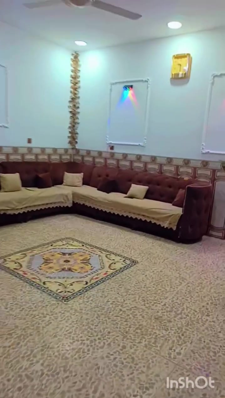 ​ دار للبيع (سكن او استثمار)
الموقع: بغداد / الدورة / زراعي أبو طيارة – شارع مستشفى الدورة الأهلي (بين كلية دجلة وكلية الفرابي) – قرب جامع مالك الملك. [المنطقة مخدومة بالكامل وكل الخدمات متوفرة].
​ المساحة والأبعاد:
​المساحة: 100 متر مربع (طابق ونصف).
​الواجهة: 6.25 متر.
​النزال: 16 متر.
​مواصفات البناء:
​بناء عام 2017 (طابوق تركي درجة أولى).
​ التفاصيل الداخلية:
​الطابق الأول: صالة ضيوف واسعة + مطبخ نظام مفتوح + غرفة نوم + صحيات (عدد 2) + مناور للتهوية والإضاءة الطبيعية.
​الطابق الثاني: غرفة نوم نظام (سويت) + حولي + سطح.
​ الوضع القانوني 
​الملكية: طابو زراعي (سند 25 باسم صاحب الدار مباشرة).
​الاستثمار: البيت حالياً مؤجر بمبلغ 650,000 دينار شهرياً (يعني استثمارك يرجعلك من أول يوم!).
​📞 للاستفسار والتواصل المباشر مع المالك (اتصال أو واتساب):
📱 ***********
