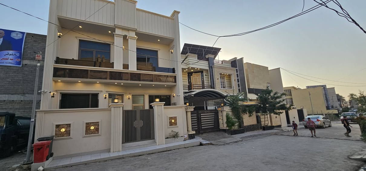 السلام عليكم بيوت عدد 2 بشفتة بالبداية يم مصرف الثقة تقريبا ركن قريب عالكورنيش والسيطرة الي من يم الجسر واحد 250 متر واجهة 13 والثاني 100 متر واجهة 8 متر طابقين فول مواصفات ديكورات تبريد مركزي طاقة شمسية طابو زراعي سند 25 بيع او مراوس بقطعة عالكورنيش مساحة كبيرة تفاصيل أكثر وسعر الاتصال عالرقم ***********
