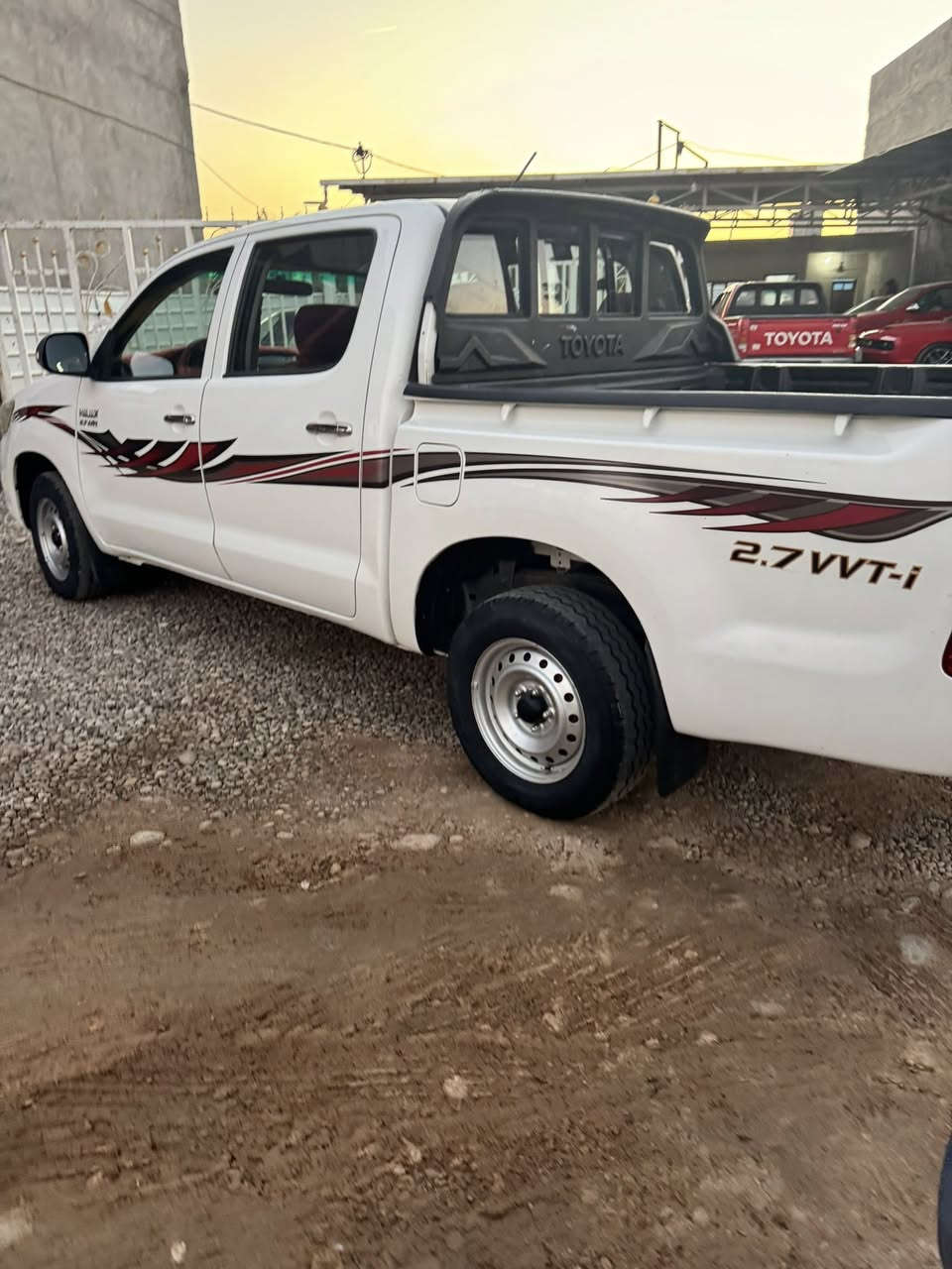 السلام عليكم بيكم ٢٠١٤ كير عادي شاصي ١٢. سياره جديده مكينه مامفتوحه رقم ديالى بيه الصفحه عكس السايق باب مبدله وباب بيه اشويه صبغ السعر ١٧٥$وبيه مجال مكان السياره ديالى الخالص 
***********
