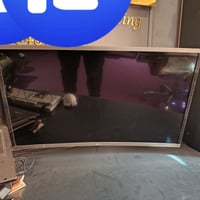 شاشة مقوسة نظيفة واستعمال قليل جدا بسعر 100 للتواصل مع صاحبها 07802533...