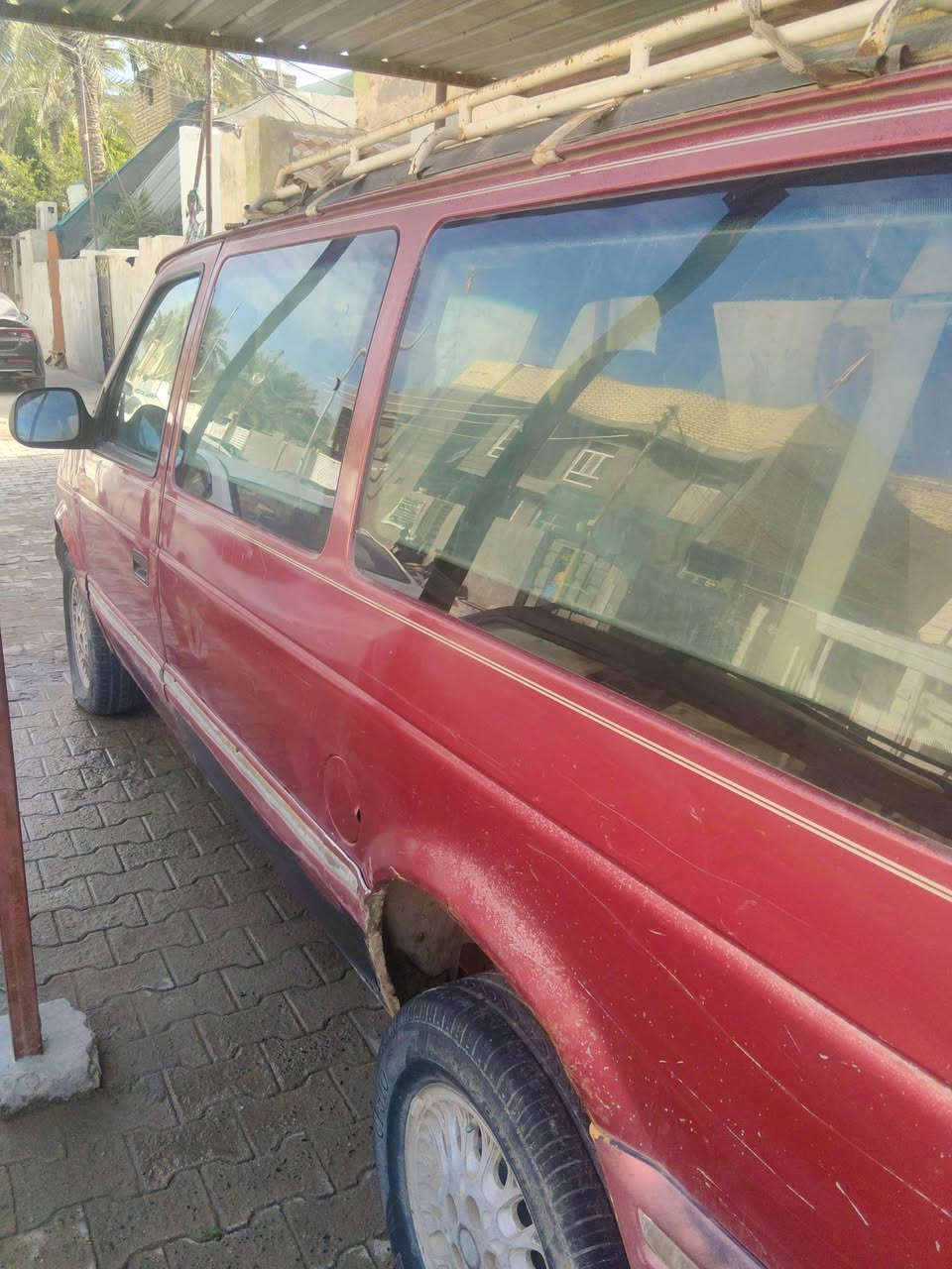 كلايسلر كرفان 93 
السعر 30 
محوره كامري 
***********
