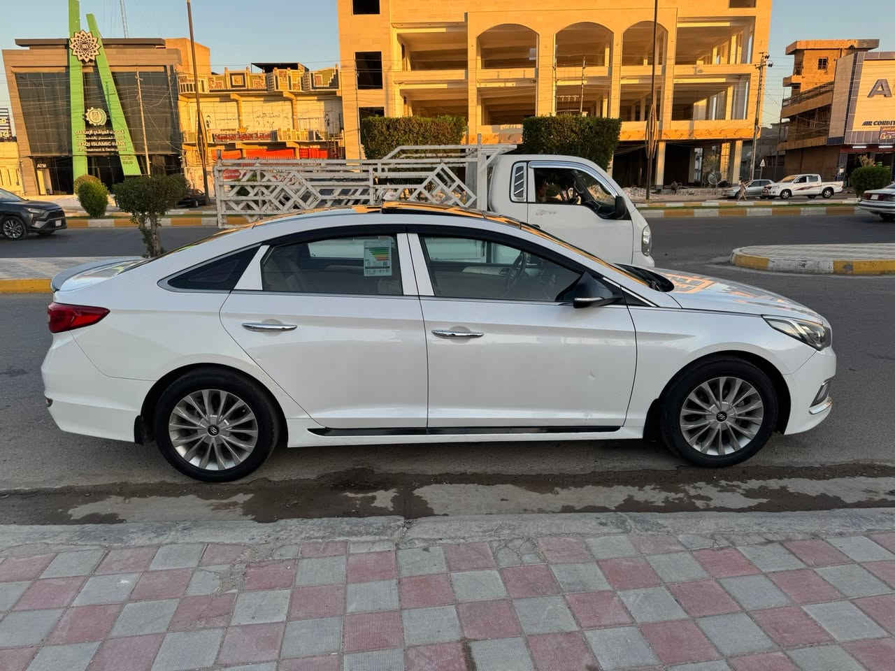 سوناتا
موديل ١٦
خليجي
ماشيه ١٠٠
سونار موجود 
***********
