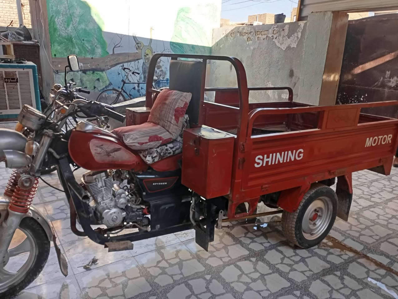 السلام عليكم ستوته. موديل 18.   ومكينه.  25.   للبيع.   السعر.  واحد. 400. وبيها مجال     كوت حي الجهاد ***********
