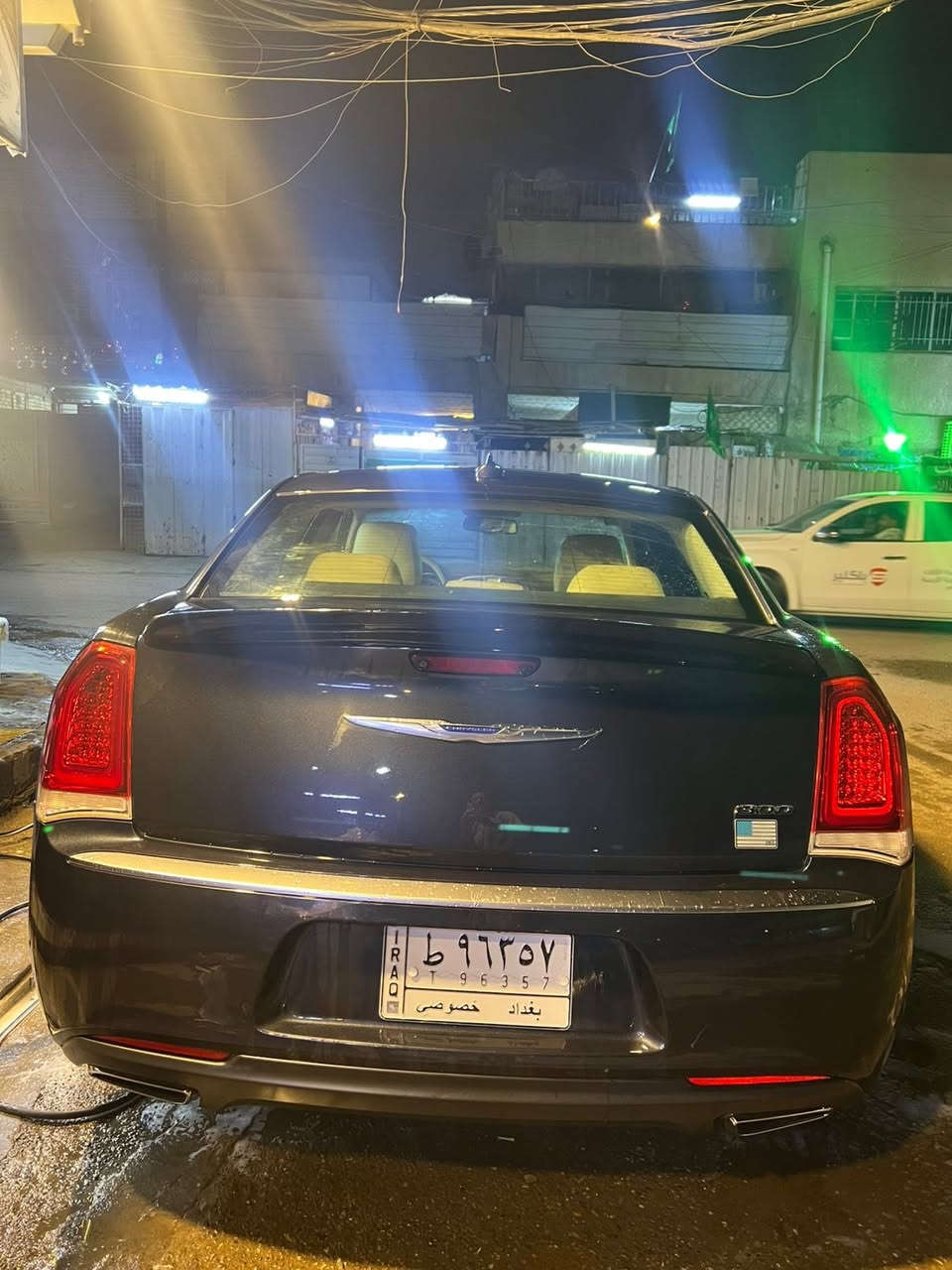 السلام عليكم اوباما 2018 اصل  ماشية 92 الف حقيقي استخدام شخصي السيارة خير من الله صدر خلفي امامي كلة جديد تخم تاير ويل مكسيكي اصلي السيارة جاهزة من كل النواحي العنوان بغداد الحادث قطعة وحدة تبديل البنيد حادث شطح البدنة ما مفتوحة *********** اللون كحلي
