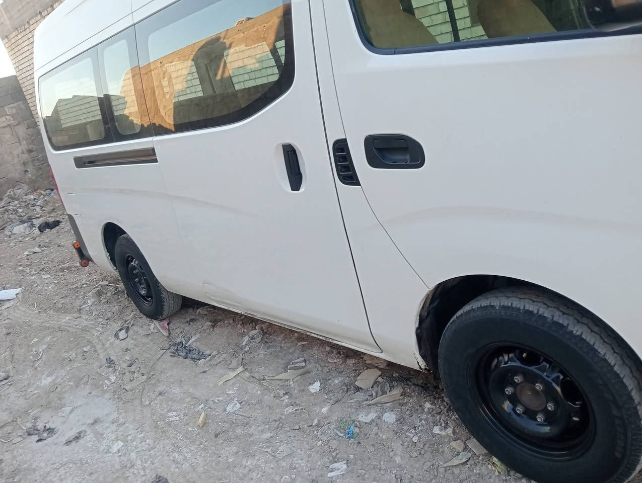 سلام عليكم نيسان عاليه للبيع بيهه صبغ باب سايق وشويه باب سلايت ***********
