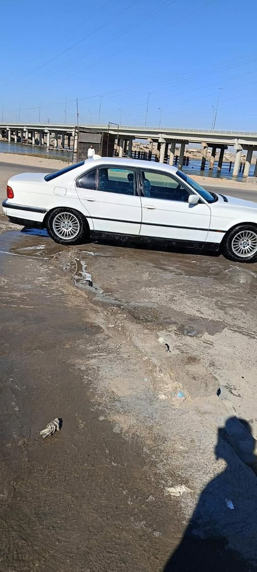 سلام عليكم بي ام خفاش  محرك ٣٠ رقم سليمانيه بسامنه مديل ١٩٩٥ سياره جاهزه كل نقص مابيه 

مكفوله بدي وكير ومحرك ممصبوغ بلاد. تخم تاير وحداديه بجيس كهرباء كله جاهزه 

السعر٧٤ وبيه مجال بسيط حك الجيه مكان البصره القرنه 

***********
