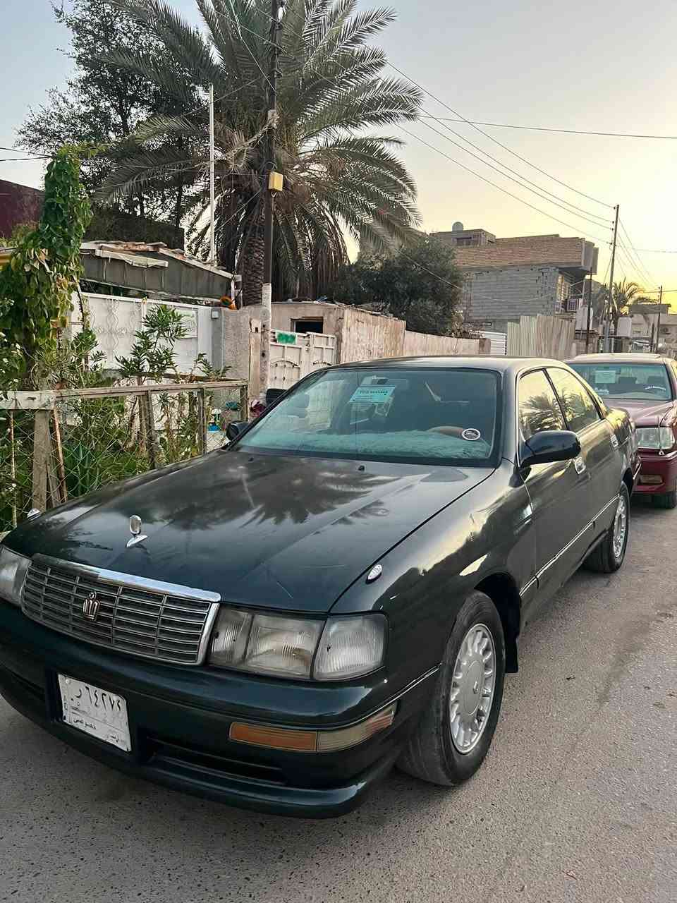 السلام عليكم للبيع بسعر  كلش مناسب 
تيوتا كراون بطه موديل 1994. رقم انبار مشروع وطني تحويل مباشر
مكفوله من الكص والنقل والتحويل والظربه فقط طخه جاملغ واحد خلفي
بلاديه بيها جراد ومرشوشه جماليه  فقط لبارحا طلعت من الفرن 🔥مكينه ٢٥٠٠ صار شهر من شادها.  حداديه امامي خلفي جديد 
تخم تاير نظيف  سياره حلوه وجاهزه.  مال جناي بس صار يومين كيرها بدلت دهنه وكام يخربط ياخر بالنمر فابيع كير كام 
سعرها ٣٥. والشراي بخدمته وماكو هيج نظافه. بهل سعر
مكاني بغداد المحموديه بيع فقط لان متوازي 
***********
