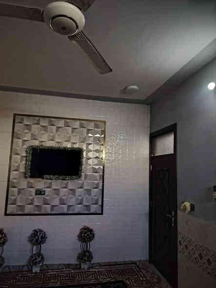 المساحه 135.. استقبال ومطبخ وغرفه وصاله وصحيات ....طابو زراعي تبليط مجاري وكهرباء ..السعر 73 بي مجال بسيط..الموقع حي الشرطه..***********
