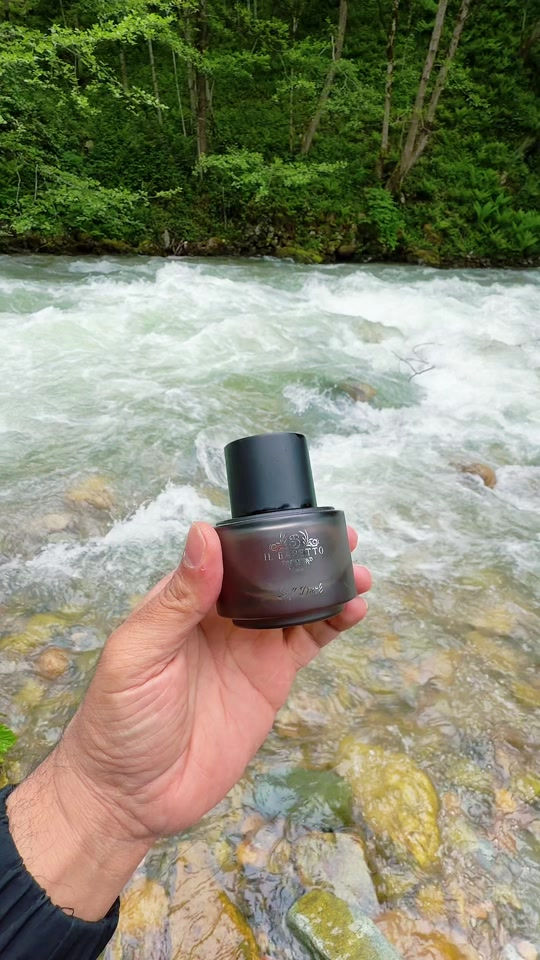 سوفت دارك  افخم نوتة شاي ممكن تمر عليك عطر خشبي طحلب راقي. يحتوي هذا العطر على مزيج من النضارة والهواء الطلق مزيج من خشب نجيل الهند #عطور #مشاهدات #مشاهير_تيك_توك  @القريشي للعطور _العراق 


**إذا كنت صاحب هذا الإعلان وتريد حذفه لأي سبب، رجاءا أرسل رسالة إلى الدعم الفني**