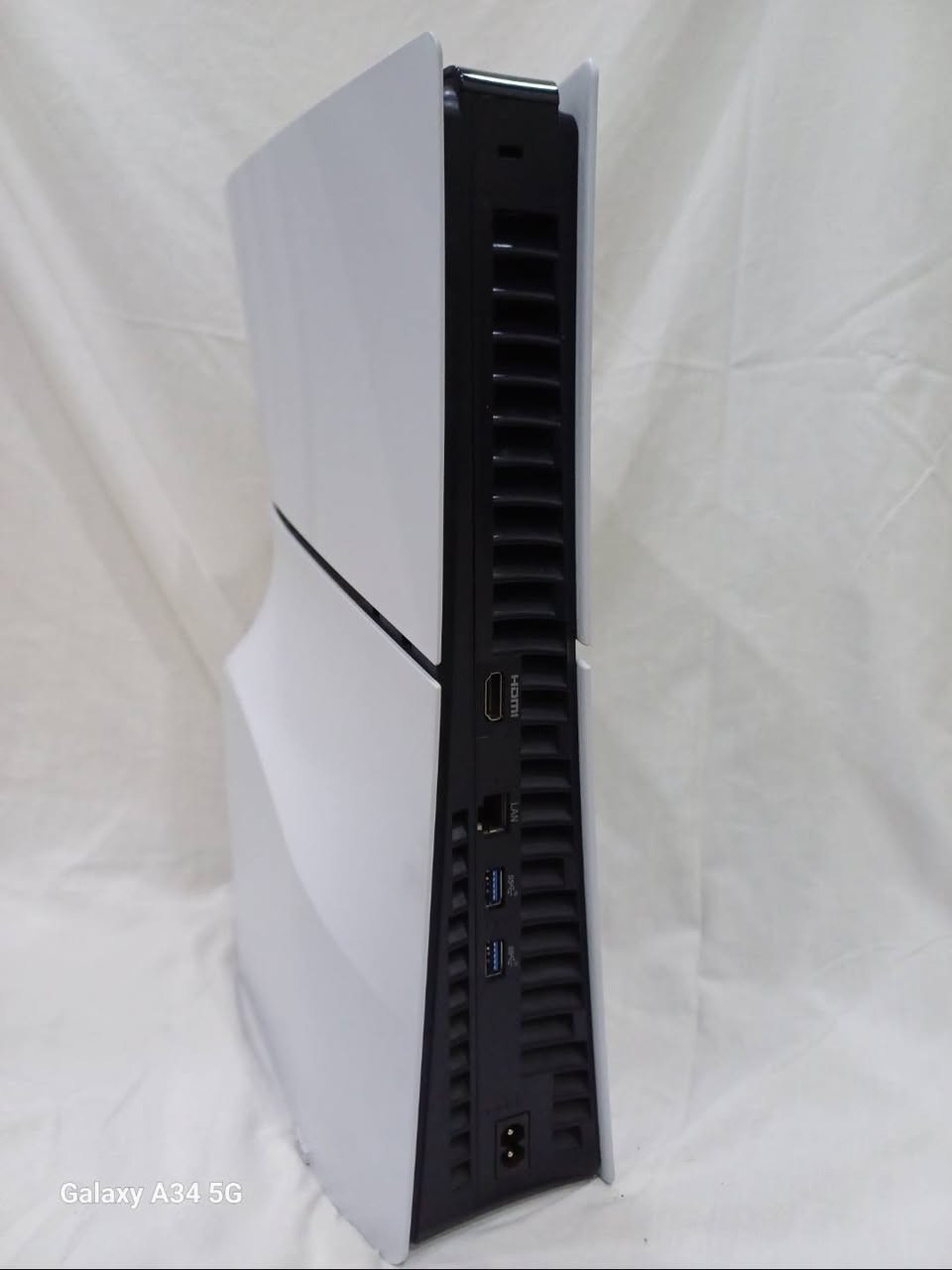 السلام عليكم
بلي فايف سلم للبيع
استعمال قليل 
ملحقاته الأصلية كاملة و الكارتون
السعر ٦٠٠ الف قفل
للاستفسار : ***********
