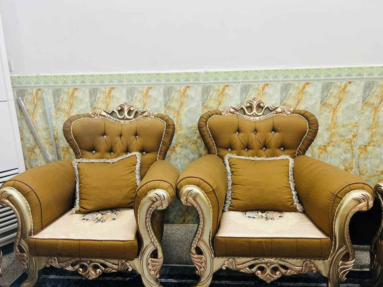 سلام عليكم طخم تركي كامل  
نظافه 90 سعره مليون وميه بي مجال للتواصل ***********
