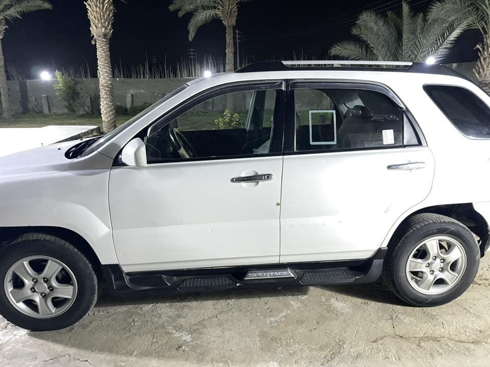 السلام عليكم كيا سبورتج موديل 2008
مكفوله كما موضح في السونار 
المواصفات محرك 2000اربعه سلندر 
فتحه+كشنات جلد+شاشه مسجل+كامره خلفيه+مري كهرباء شفط
تدفئه تبريد شغالات مكينه كير اكسن جديد جواها تخم تاير جديد كهربائيات كلها شغاله 
السعر (115) وبيها مجال للشراي 
للاستفسار اكثر اتصل على الرقم(***********)
