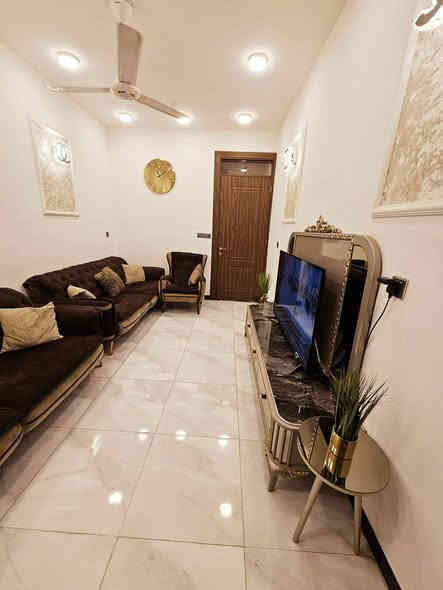 المساحة 50 متر 
الواجهة 3.30 والنزال 15 
الطابق الارضي صالة ومطبخ وغرفة نوم وخدمات ومنور 
الطابق الاول غرفتين نوم وخدمات 
الطابق الثاني غرفة نوم وبيتونة وسطح 
عرض الشارع 10 متر
***********
