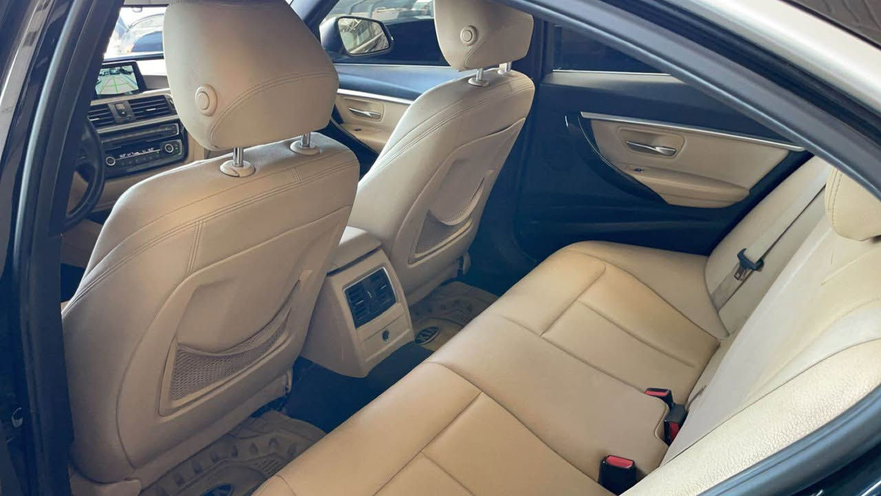 السلام عليكم
للبيع BMW 330i2017
رقم بغداد باسمي وارد امريكي تقريرها غرق بسيط وبيها حادث بالعراق ربع بنيد فقط موصفات معروفة محرك 2000 تون تيربو السيارة ماشية 157000 الف كيلو السيارة جاهزة اي نقص مابيها
السعر 140 ورقة وبيها مجال مكان السيارة بغداد الكرادة رقم التلفون *********** بغداد, العراق
