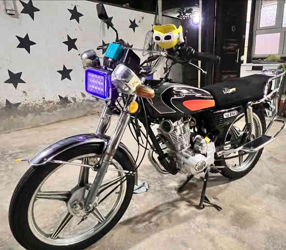 السلام عليكم دراجه خمسه كير نشاط خير من الله كامله الدراجه بيها نقوصات  بسيطه السعر 360بيه مجال  اتصل ع رقم ***********
