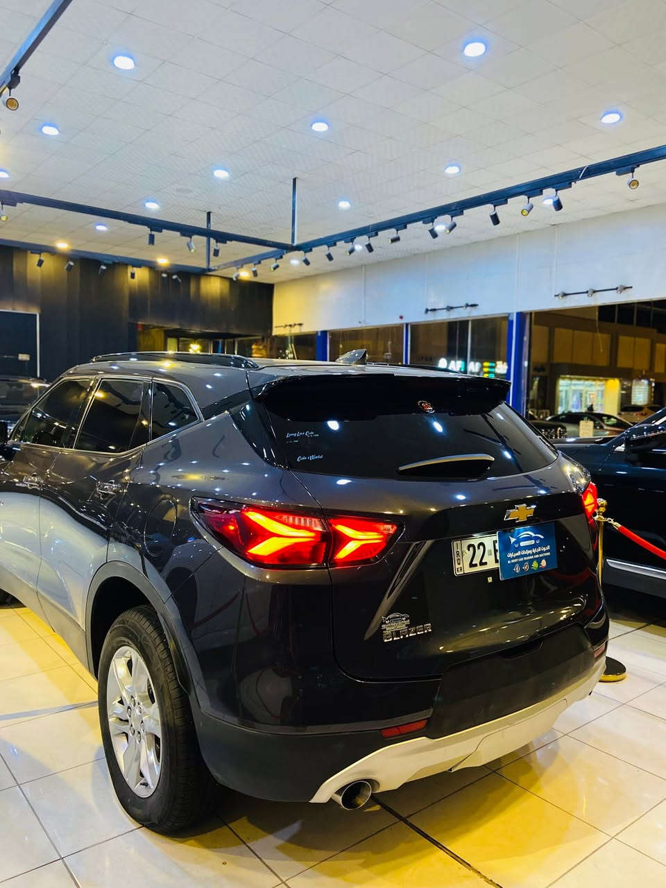 بلايزر 2022 ستة سلندر 2LT مرقمه اربيل بأسم شركة
الموصفات(بصمة تشغيل عن بعد كراسي جلد وكهرباء تدفئة الكراسي الامامي اشاير مري وباقي الموصفات المعروفه) 

الحادث(جاملغ امامي وبنيد وباب) 

محرك ستة سلندر السياره جاهزه وبدون نقص وشرط الفحص

السعر:179 ورقه وبيها مجال 

للاستفسار اتصل 

العنوان:النجف-المدينه المائية-معرض الحوت 

***********

