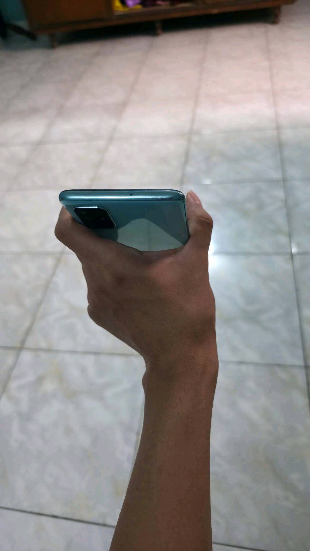 📍العنوان بابل-حلة/ نادر الاولى
- هاتف 128/8GB Samsung Galaxy A71 5G.
- مستعمل نظيف جدا بدون خدوش او كسر او فطر بالجهاز 
- الجهاز يدعم شريحتين سيم كارد dual sim card
- مساحتة 128GB قابل للزيادة حتى 512GB عن طريق رام sd card
- ذاكرة عشوائية Ram 8GB
- معالج الجهاز سنابدراگون Snapdragon 730 معالج ادائة جيد جدا
- شاشة الجهاز ممتازة Super AMOLED plus
- الجهاز يحتوي على بصمة شاشة مدمجة optical
- الجهاز يحتوي فتحة سماعة 3.5 audio jack
 الموبايل يحتوي على كاميرات قوية وهي : 

1 - كاميرة 64MB واسعة wide عالية الدقة تصوير فديو 4k بجودة ممتازة جداً
2 - كاميرة 12MB واسعة جداً ultra wide ممتازة 
5 - كاميرة 32MB سيلفي selfie camera بدقة ممتازة تصوير فديو 4k

- بطارية الجهاز 4500mah تكفي يوم كامل استعمال
- سرعة شحن 25w سريع جدا super fast charge
- الجهاز بدون علبة لكن يحتوي على شاحنة samsung اصلية تدعم شحن 25w سريع جدا  super fast charging 
- مع سماعات headphones مع الجهاز 
- اضافة الى خمسة covers للموبايل
- شاشة الجهاز تحتوي على لاصق شاشة اصلي نظيف ما بي اي عيوب