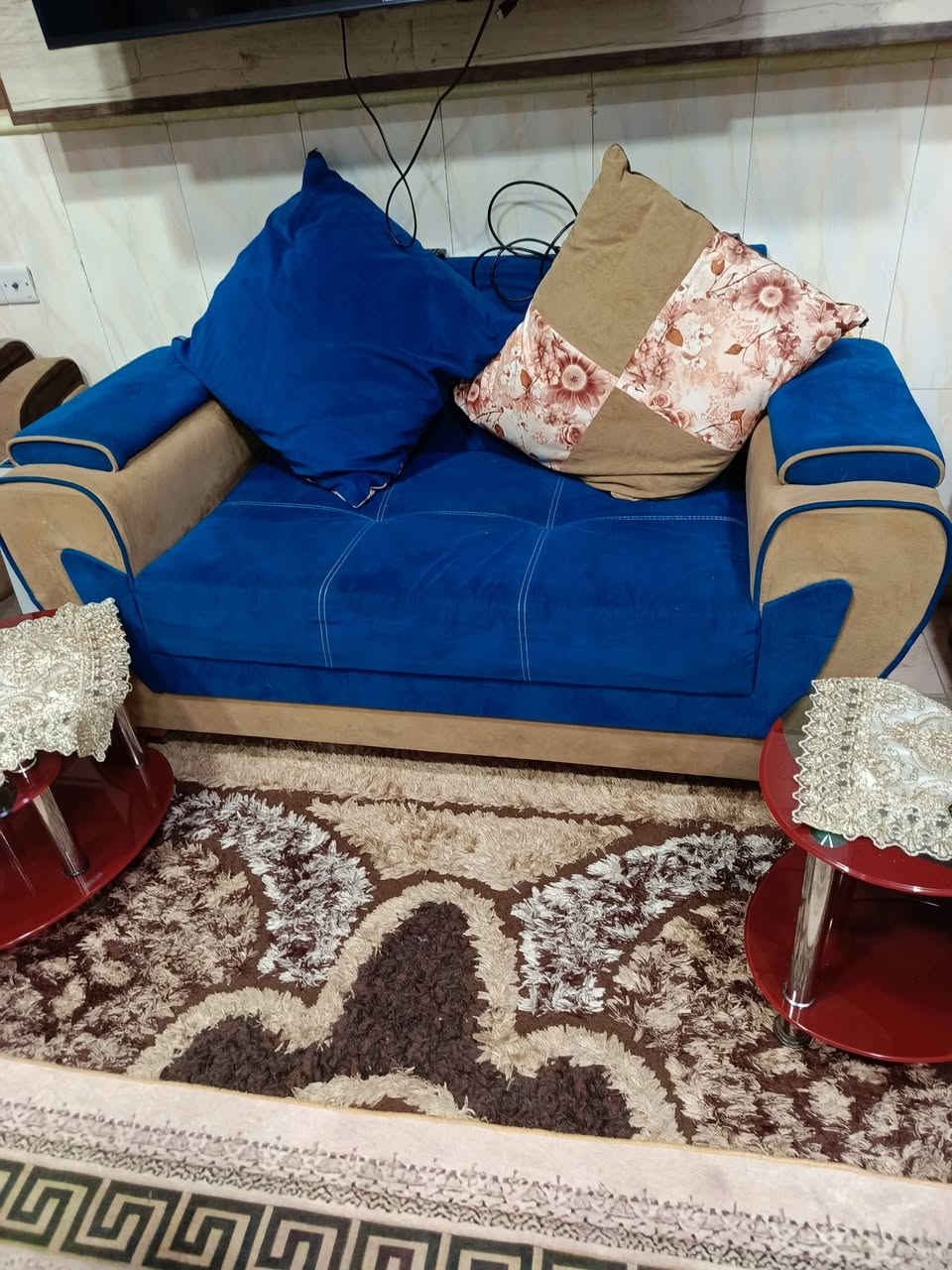 طخم قنفات عدد 2 لون ازرق ولون بيجي
عدد مقاعد الطخم : 5 

كبار 3 نفر عدد : 2

وسط 2 نفر عدد : 1

صغار 1 نفر عدد : 2

مع الكوشايات عدد 10 لكل طخم 

 استخدام نظيف جداً 

∆ بالاضافة الى سيت طبلات زجاجية متانه جداً قوية لون احمر وشفاف ( موجود بالصور ) 

المكان : البصرة حي الاصدقاء 

تواصل مباشر او واتساب 

***********

#قنفة #مقاعد #بصرة #اثاث #قنفات
