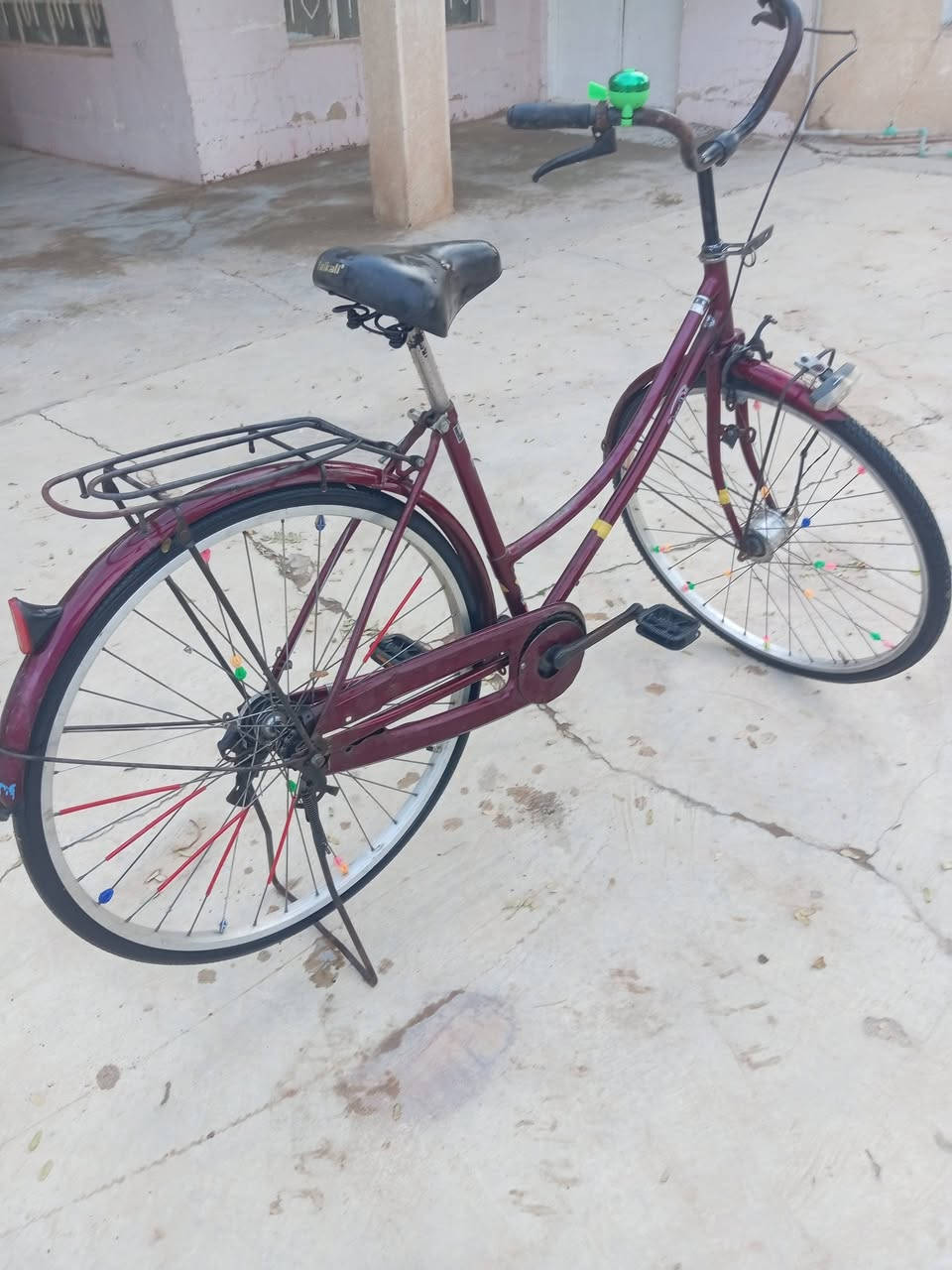 السلام عليكم بايسكل للبيع موزه
حجم 27؟؟؟؟ ياباني اصلي 
الموقع (منطقة العالي) 
السعر 80 
للاستفسار الاتصال على الرقم
***********
