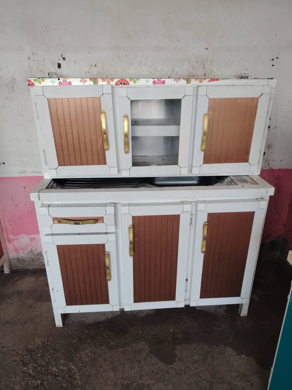 سلام عليكم كاونتر للبيع كلمن وسعر ويرهم مراوس بكلشي المكان حله ورديه خارج قرب مستشفى الكفيل *********** وأيضا نشتري كافة الغراض
