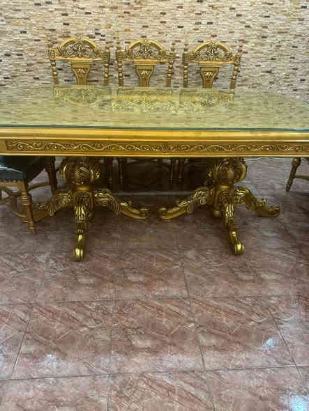 ميز طعام ٨كراسي خشب زان مصري نظيف جدا جدا
السعر مليون و٢٥٠ الف دينار 
***********
