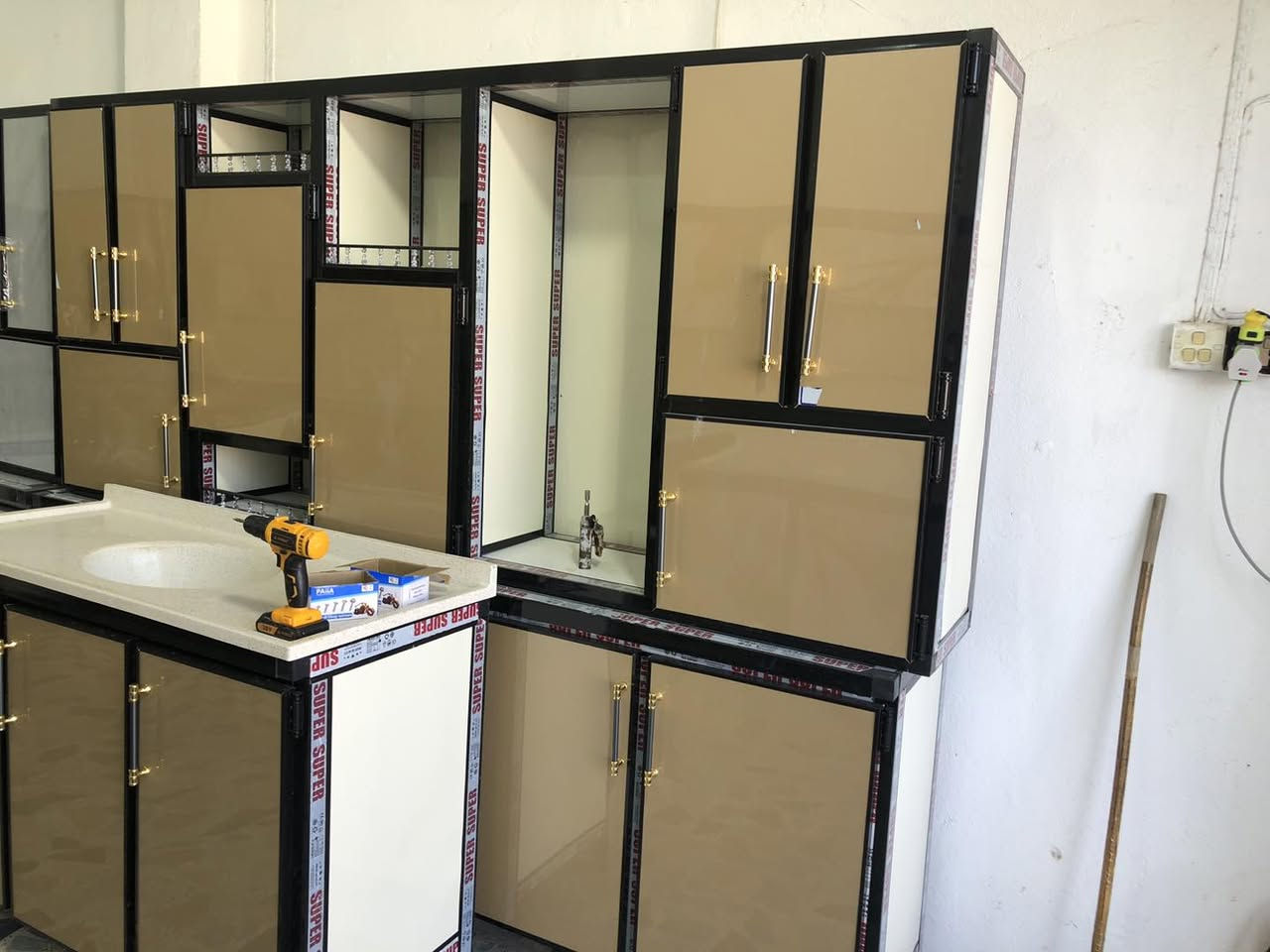 الكاونترات المتوفره في معرض السلطان وبكل القياسات والوان متوفره 
العنوان واسط قضاء النعمانيه حي العسكري مجاور فلس ونص من قرب ابو الجود كلشي موجود 
***********
***********
