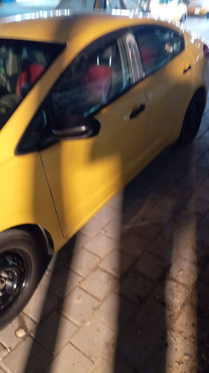 السلام عليكم فورتي ١٦ بغداد بيهه بس باب السايق الباقي ليبل واحد السعر ١٠٠$ وبيهه مجال مكلف بلنشر رقم صاحب السياره ***********
