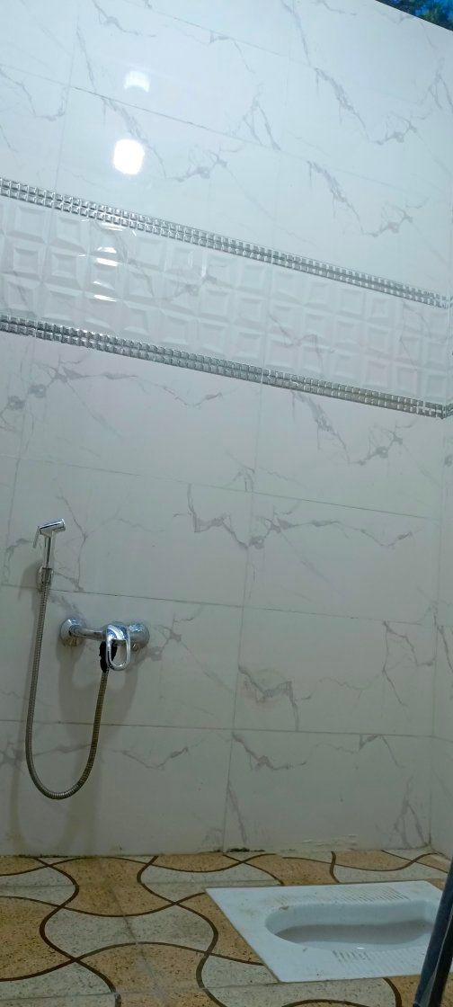 بيت زراعي في ازديناويه قرب صفي الدين  مساحته 220 متر كله طابوك وصب رباط وصب السقف كونكريت بيه دوانيه طولها 8 امتار وعرض 4 وغرفتين الطول 5وعرض 4 وصاله طولها 8 امتار ومناور 2 و4 صحيات داخليه وخارجيه وطارمه كلش جبيره البيت جاهز من كل النواحي للاستفسار الاتصال على الرقم ‏‪***********‬‏
