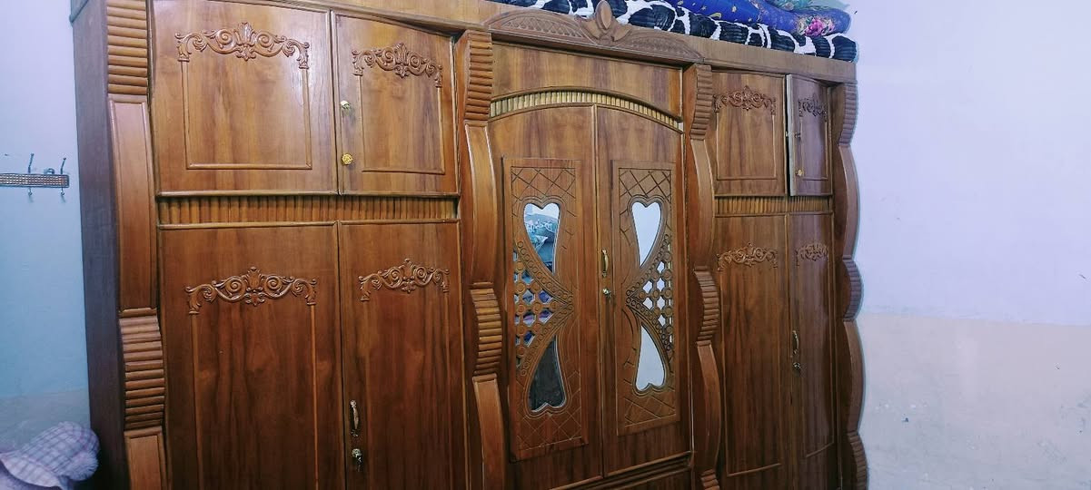 كنتور 6 بيبان صاج للبيع
سعر 400 بي مجال 
***********
