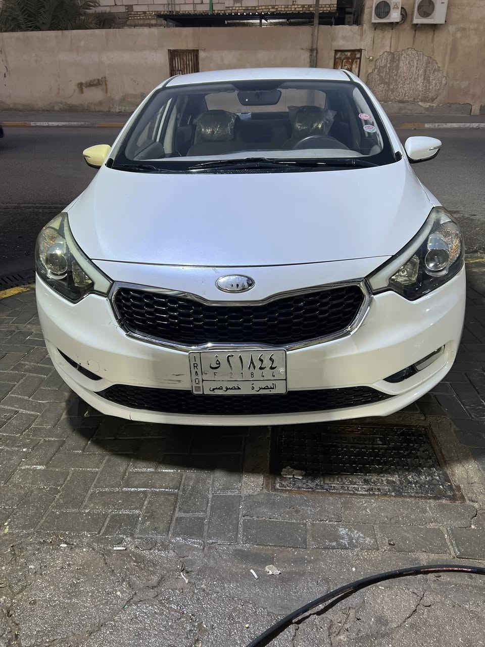 السلام عليكم 
للبيع كيا سيراتو مديل 2014
ماشية 155 الف 
السيارة جاهز كير مكينة طخم تاير حداد 
بيها مكانات صبغ موجود صوره السونار بلمنشور
السعر 118 
رقم بصرة تحويل ثاني يوم
مكان السيارة البصرة الطويسة
***********

